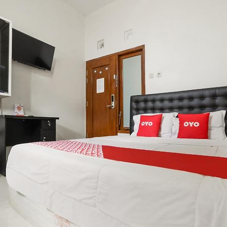 Super Oyo 3838 Tamansari Guest House Surakarta  Экстерьер фото