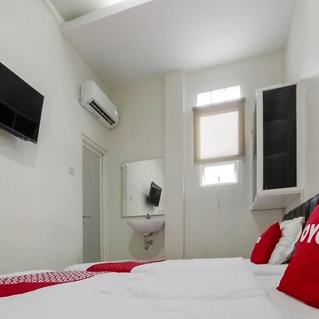 Super Oyo 3838 Tamansari Guest House Surakarta  Экстерьер фото
