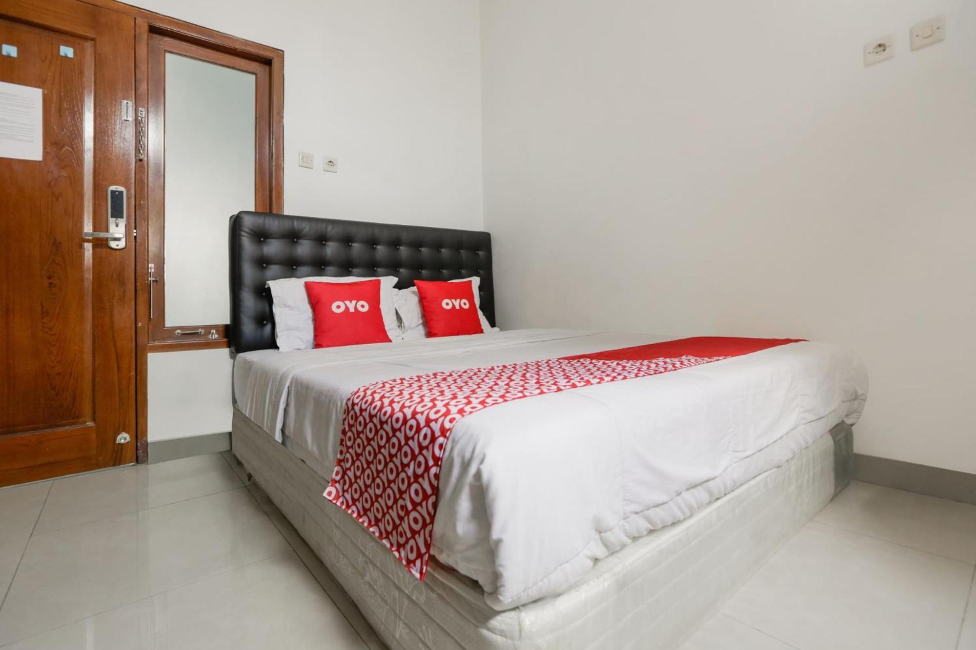 Super Oyo 3838 Tamansari Guest House Surakarta  Экстерьер фото