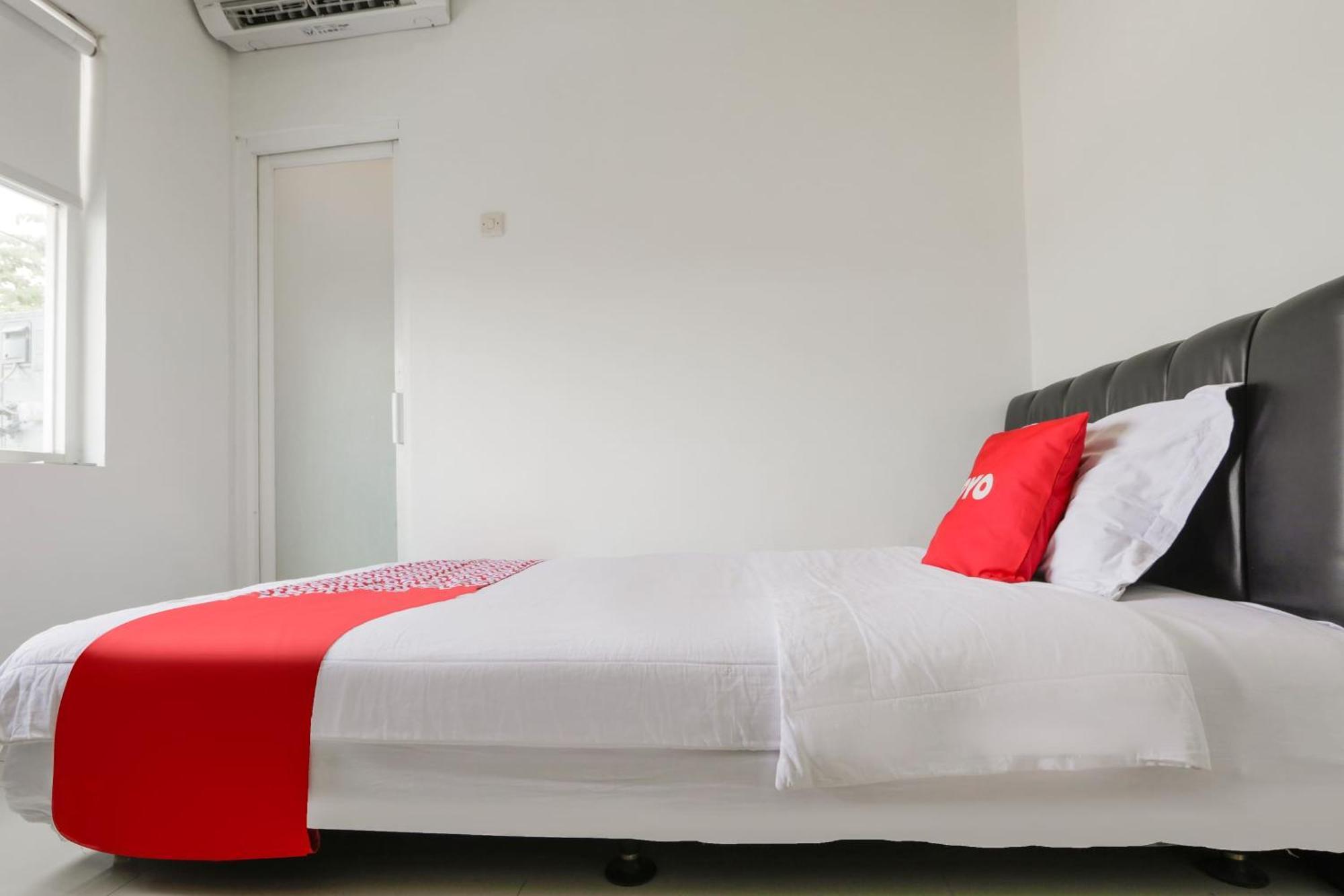 Super Oyo 3838 Tamansari Guest House Surakarta  Экстерьер фото