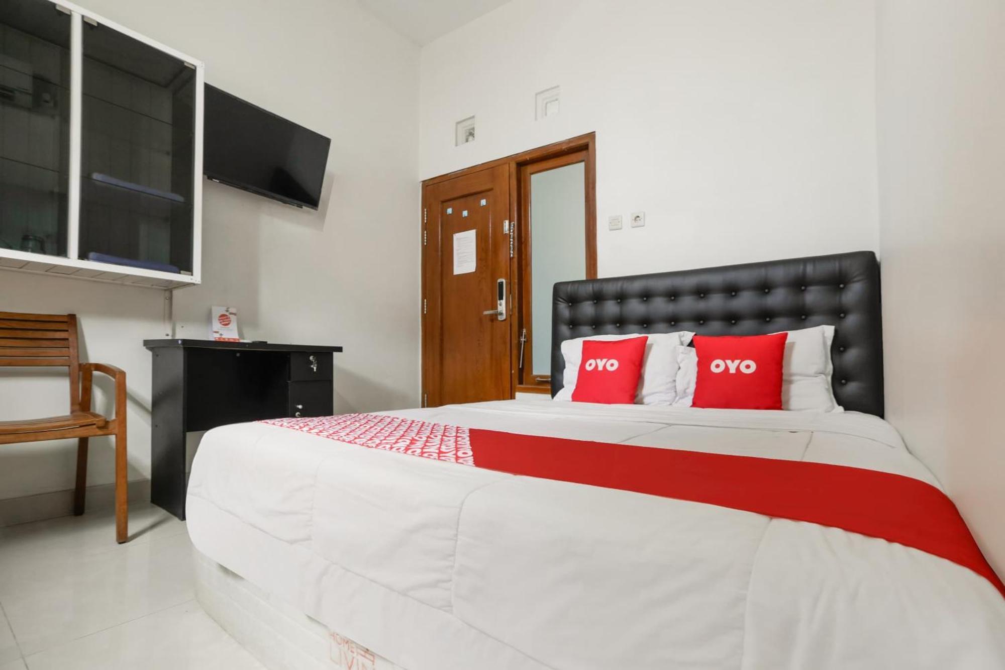 Super Oyo 3838 Tamansari Guest House Surakarta  Экстерьер фото