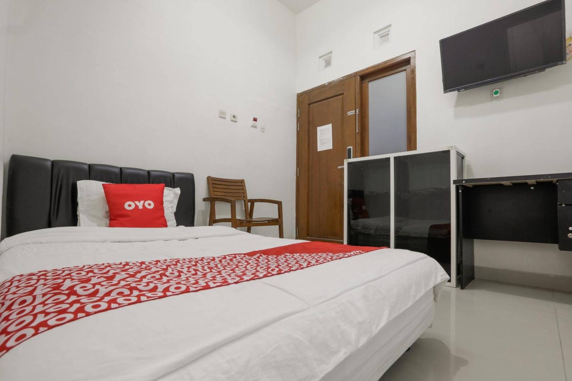 Super Oyo 3838 Tamansari Guest House Surakarta  Экстерьер фото