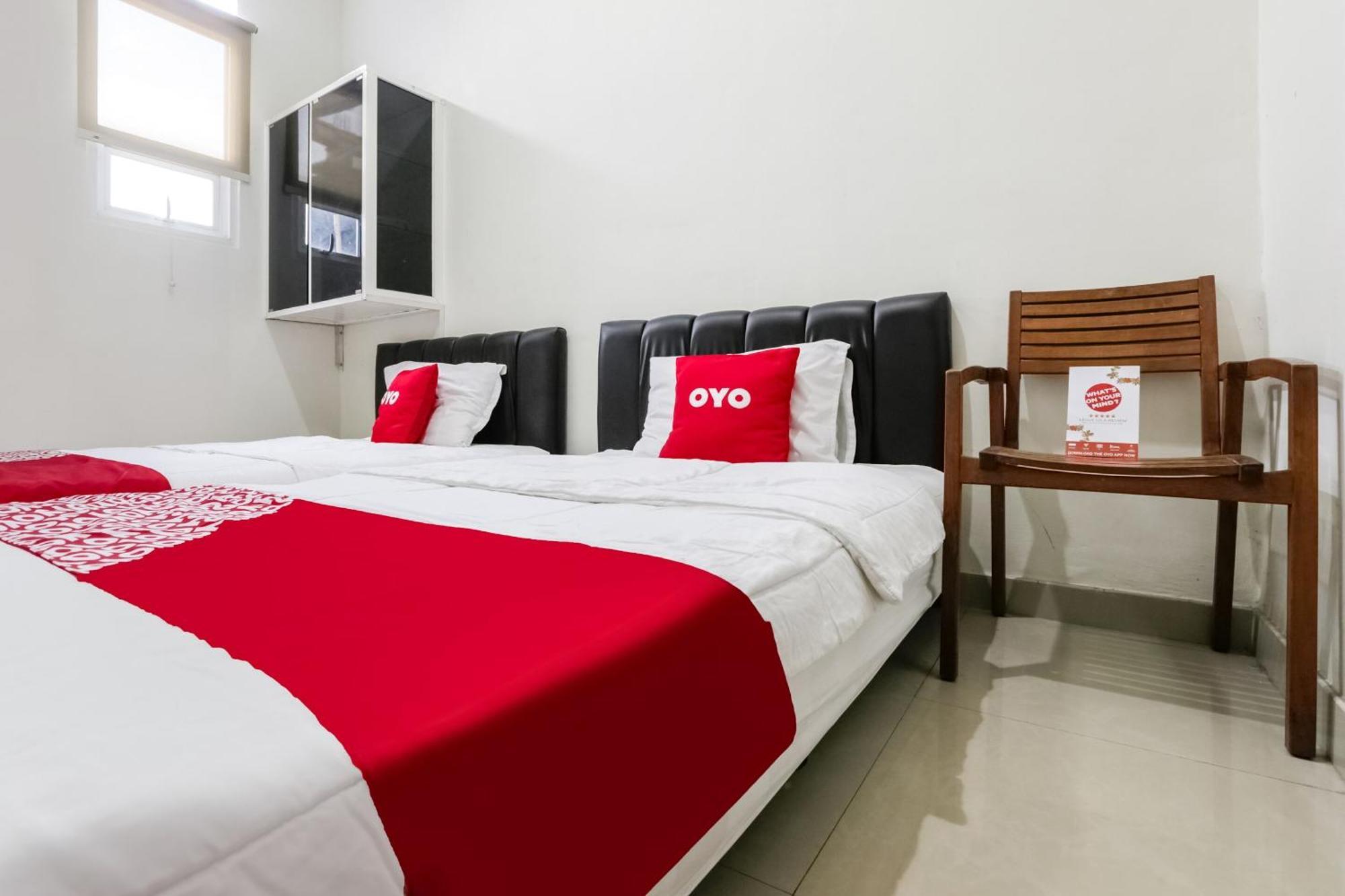 Super Oyo 3838 Tamansari Guest House Surakarta  Экстерьер фото