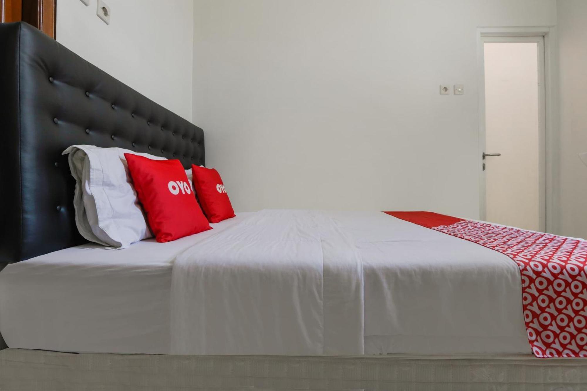 Super Oyo 3838 Tamansari Guest House Surakarta  Экстерьер фото