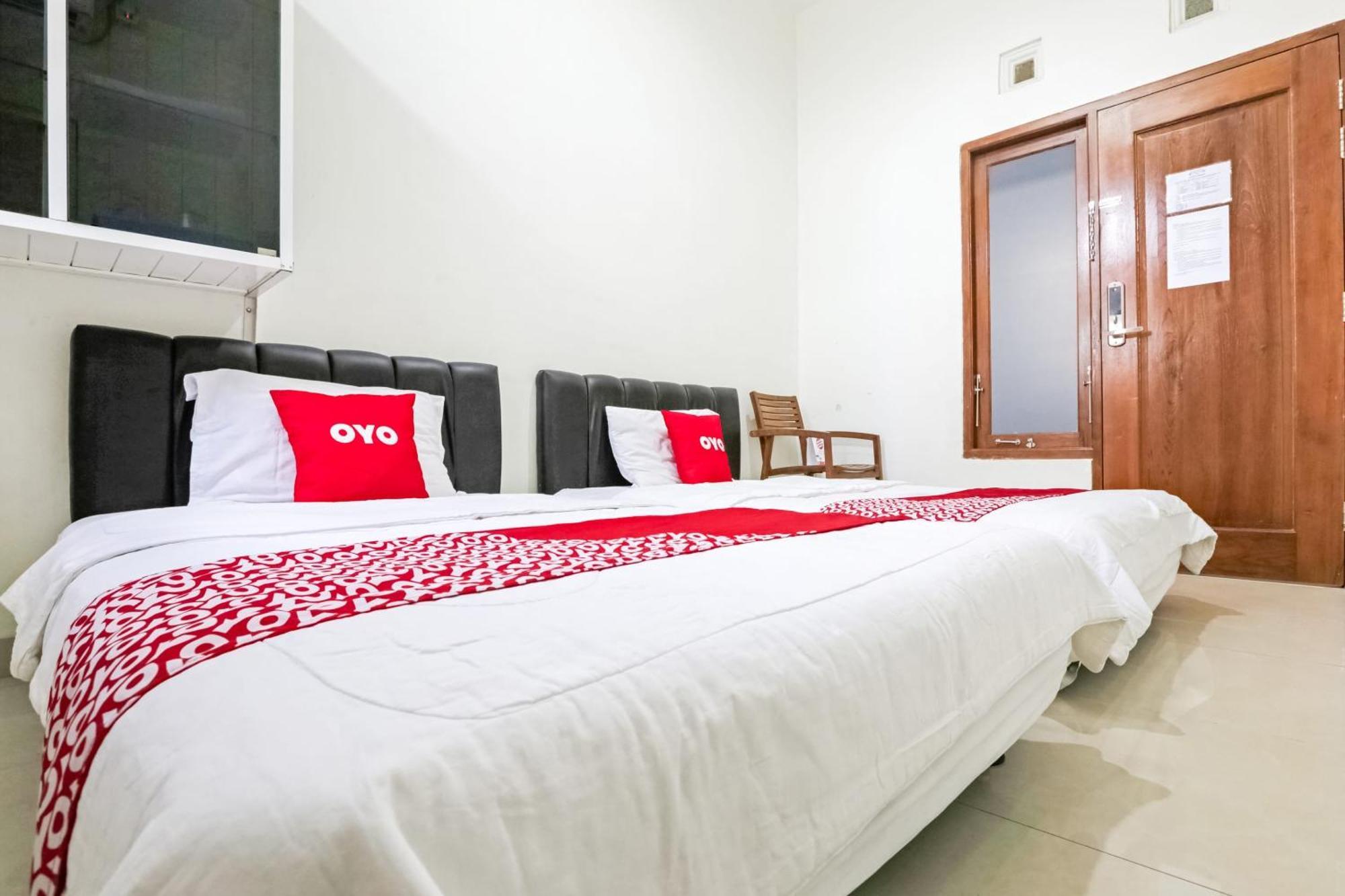Super Oyo 3838 Tamansari Guest House Surakarta  Экстерьер фото