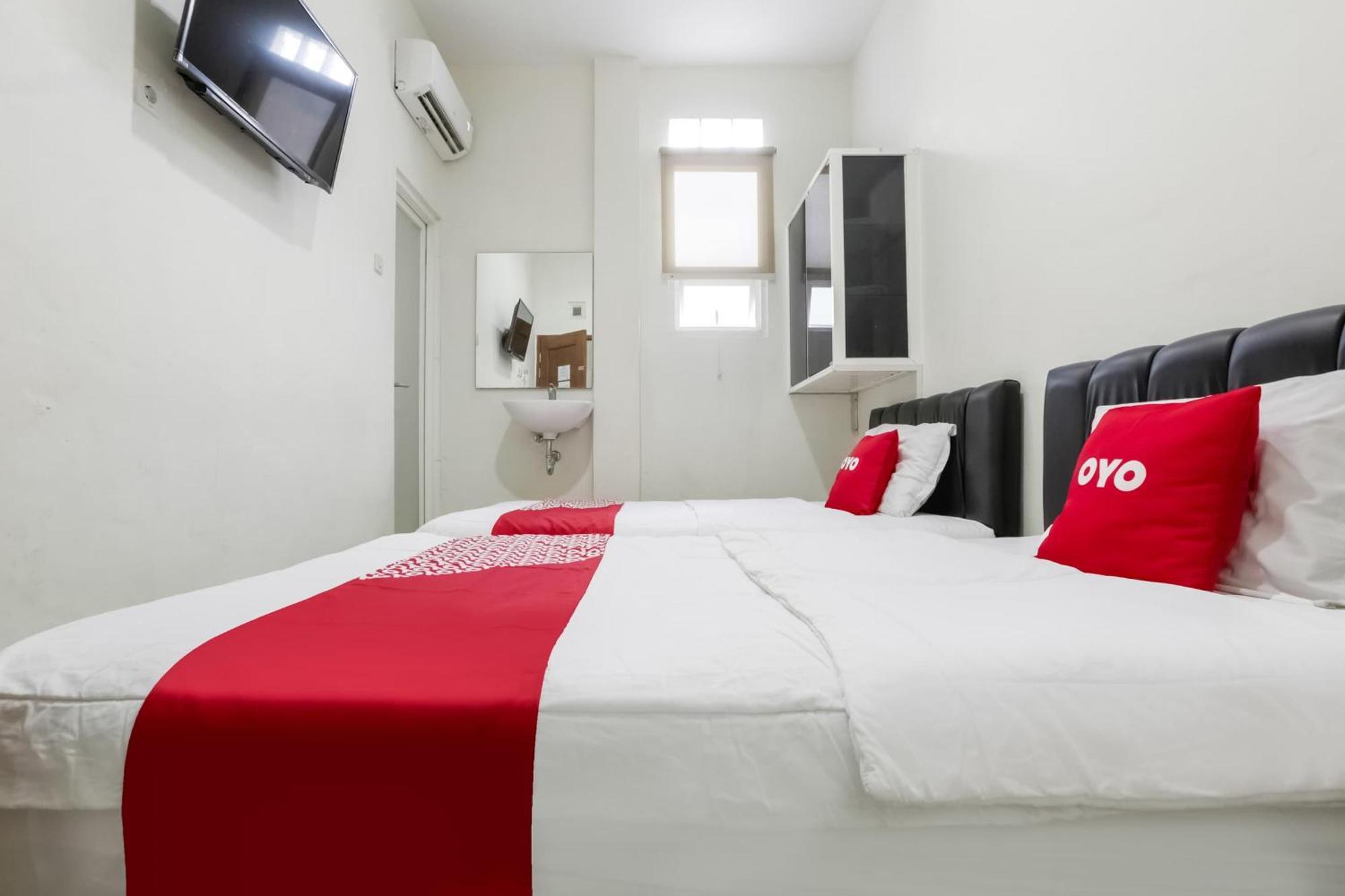 Super Oyo 3838 Tamansari Guest House Surakarta  Экстерьер фото