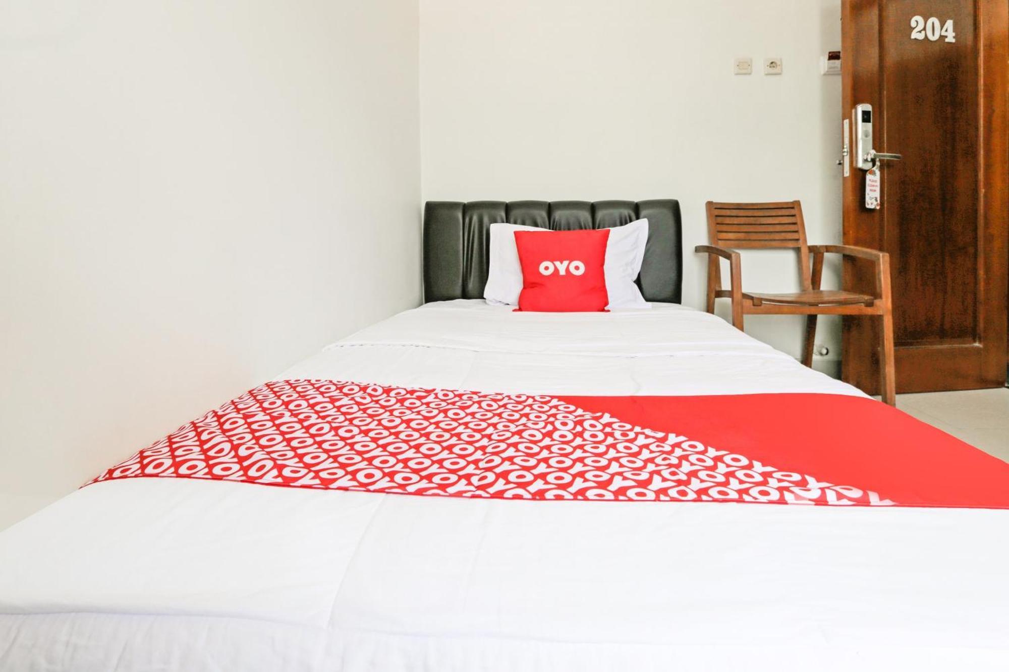 Super Oyo 3838 Tamansari Guest House Surakarta  Экстерьер фото
